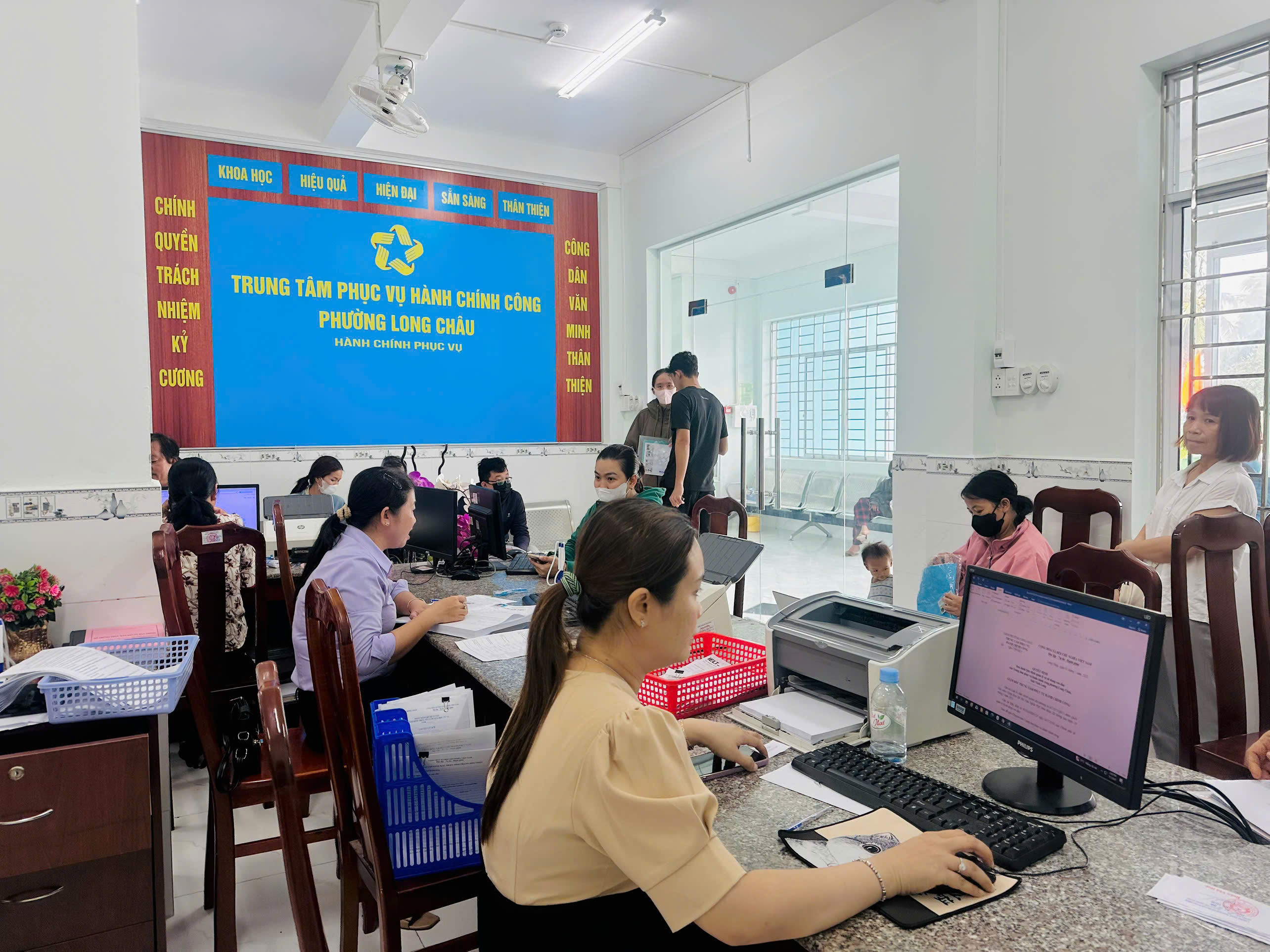 Phường Long Châu ngày đầu vận hành chính quyền địa phương hai cấp

