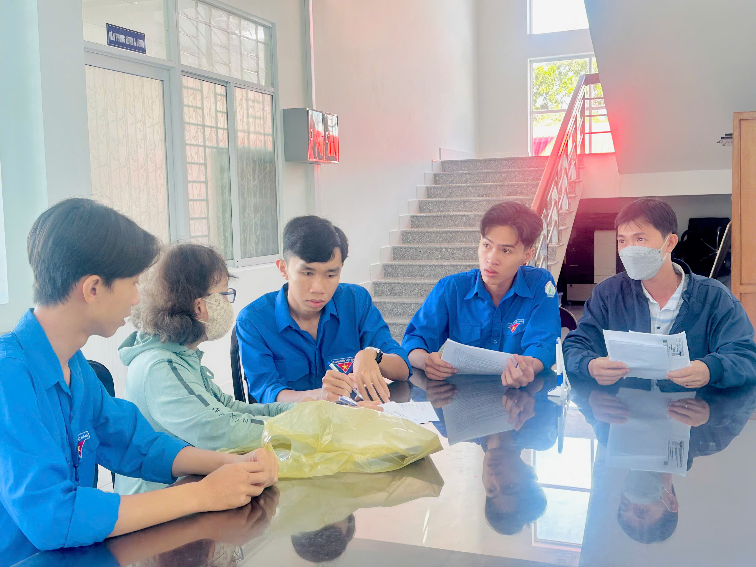 Đoàn thanh niên Phường Long Châu ra quân hỗ trợ vận hành chính quyền địa phương hai cấp

