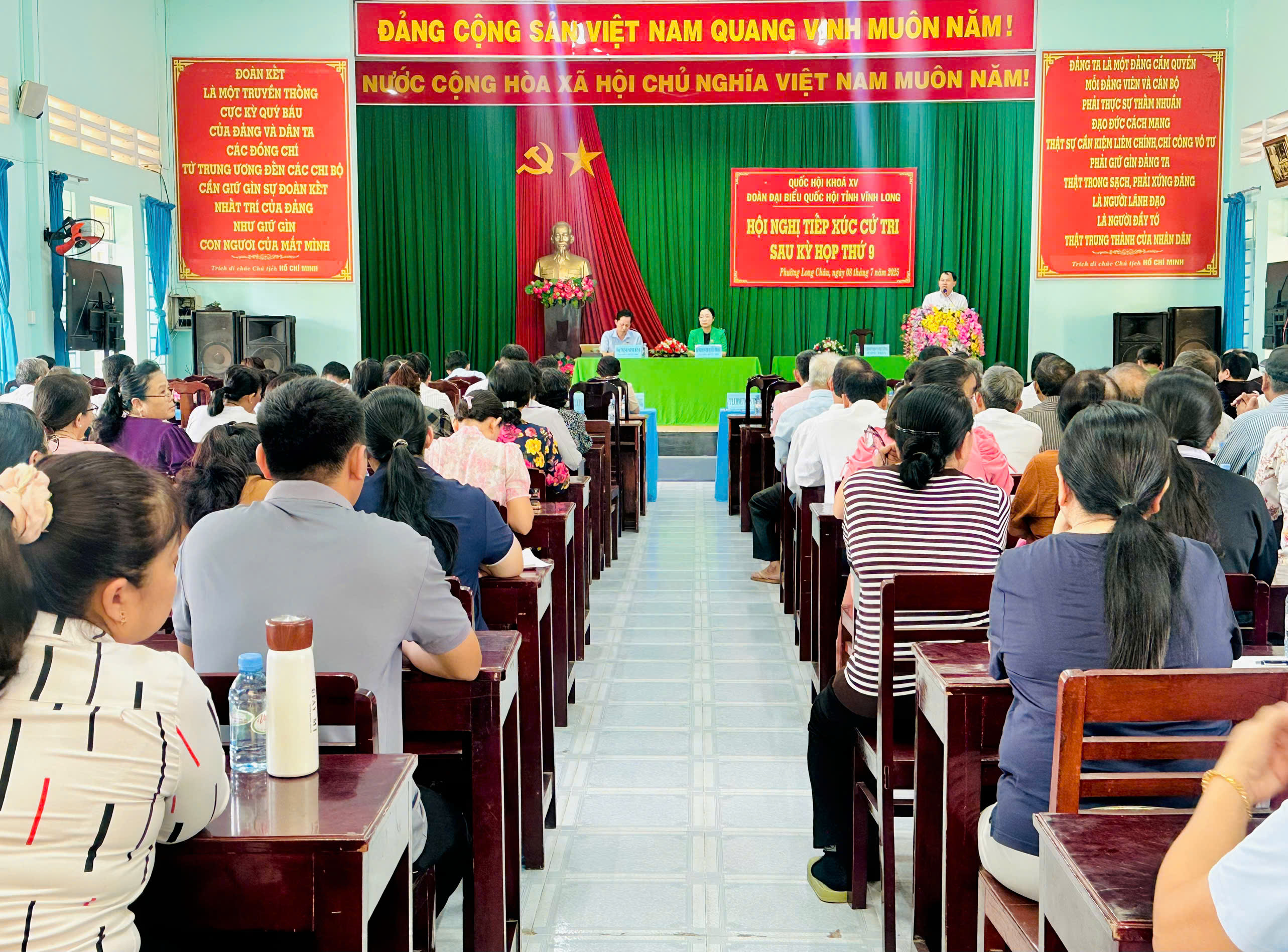 Đoàn Đại biểu Quốc hội tỉnh Vĩnh Long tiếp xúc cử tri phường Long Châu sau Kỳ họp thứ 9, Quốc hội khóa XV