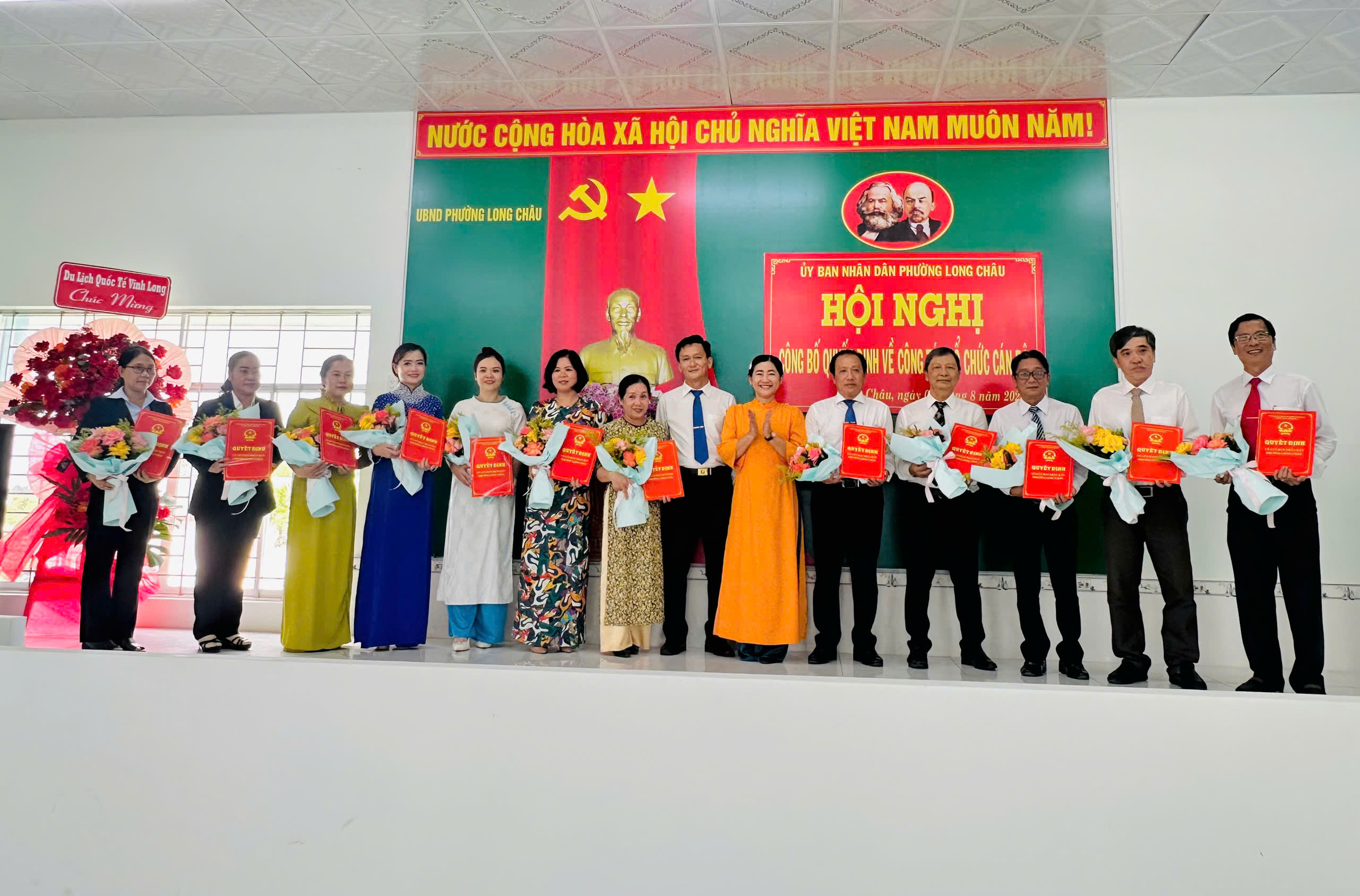 UBND phường Long Châu tổ chức Hội nghị công bố Quyết định về công tác tổ chức cán bộ