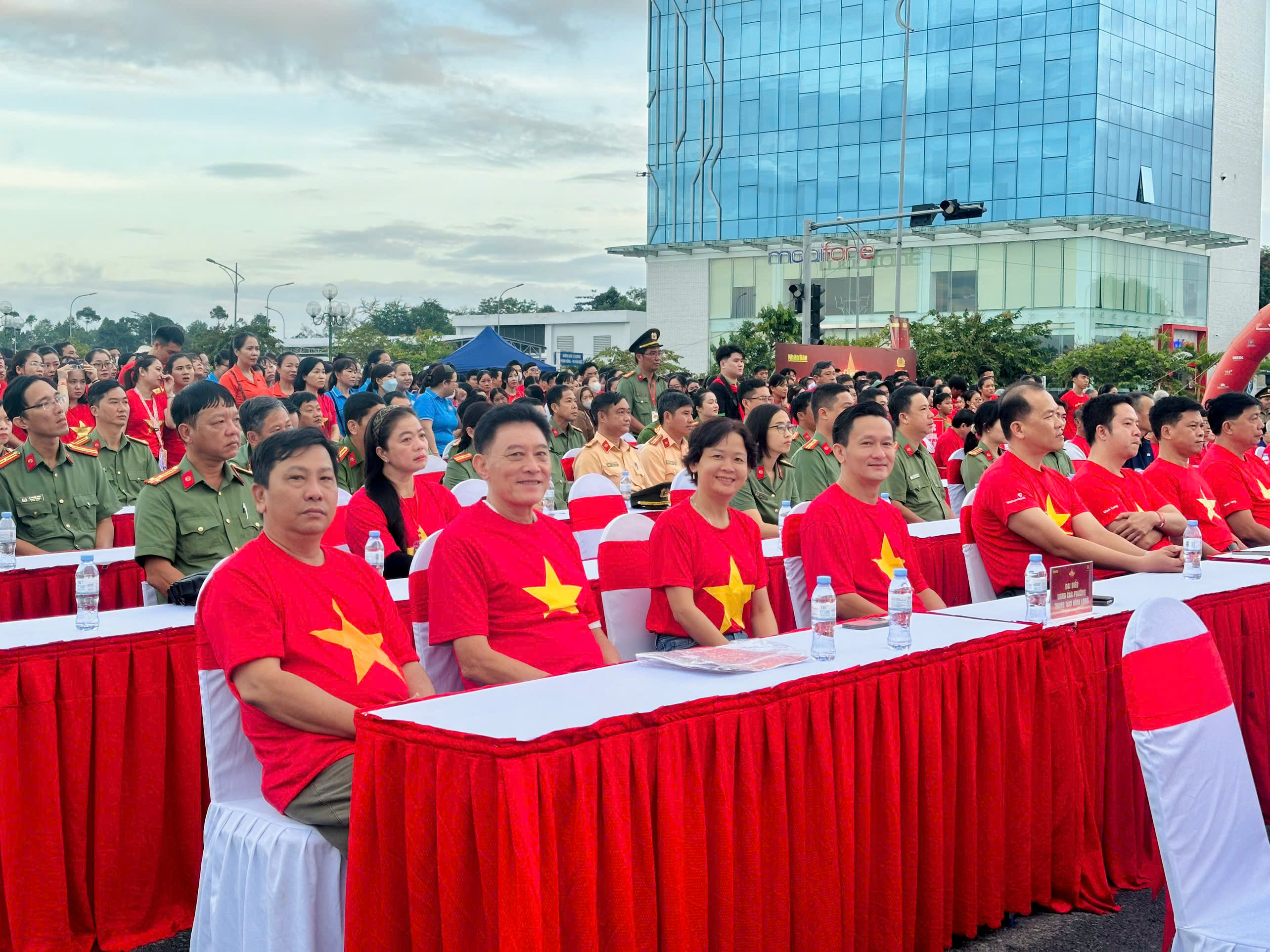 Phường Long Châu hưởng ứng hoạt động “Cùng Việt Nam tiến bước”