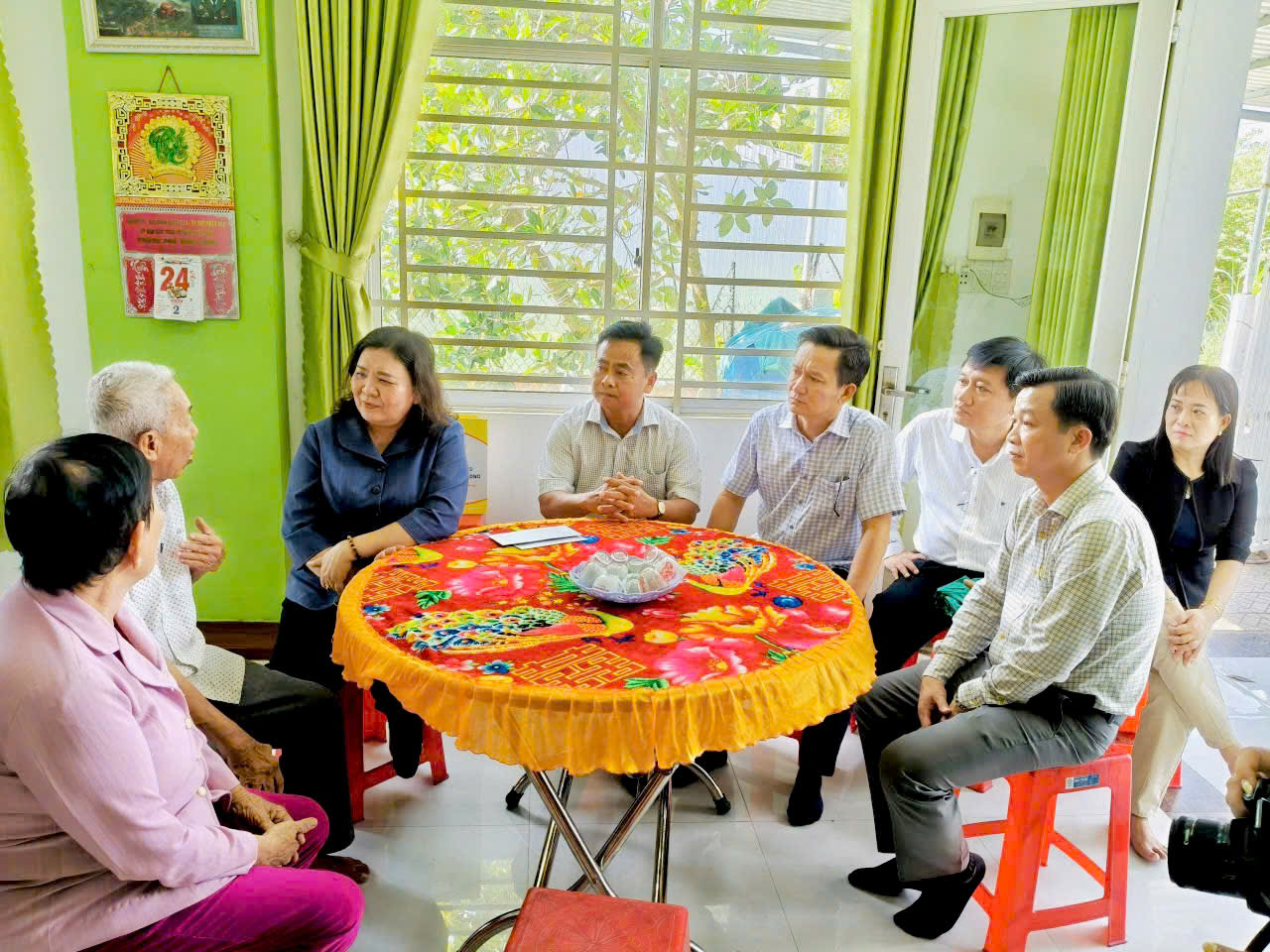 Đoàn công tác Tỉnh ủy phối hợp cùng địa phương tổ chức đến thăm gia đình chính sách, người có công cách mạng trên địa bàn phường Long Châu nhân kỷ niệm 80 năm Cách mạng Tháng Tám thành công (19/8/1945 - 19/8/2025) và Quốc khánh nước Cộng hòa Xã hội Chủ nghĩa Việt Nam (2/9/1945 - 2/9/2025).