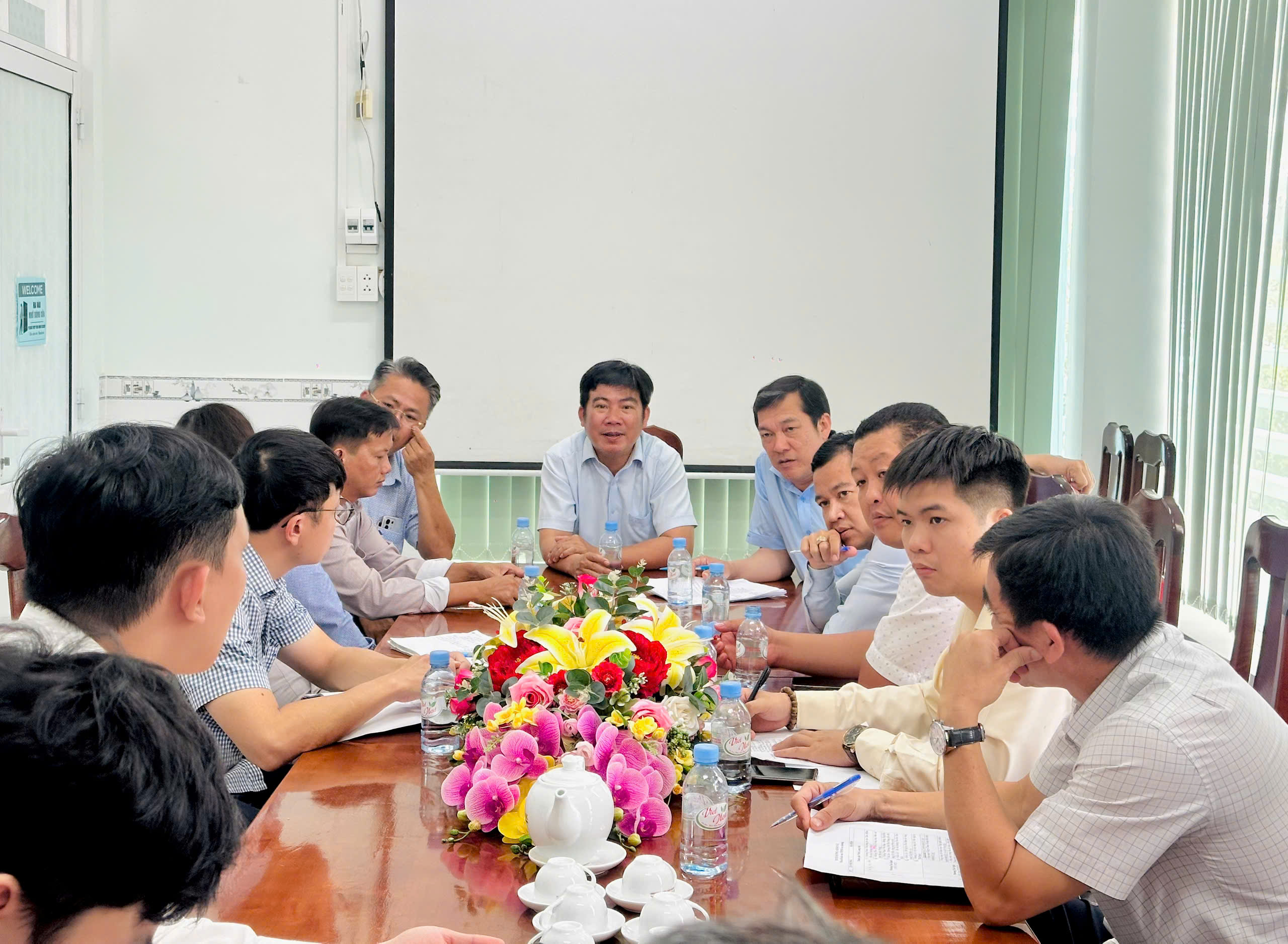 Họp khảo sát đánh giá, đề xuất nhu cầu lắp đặt hệ thống đèn cổng chào, trang trí đô thị trên địa bàn tỉnh Vĩnh Long