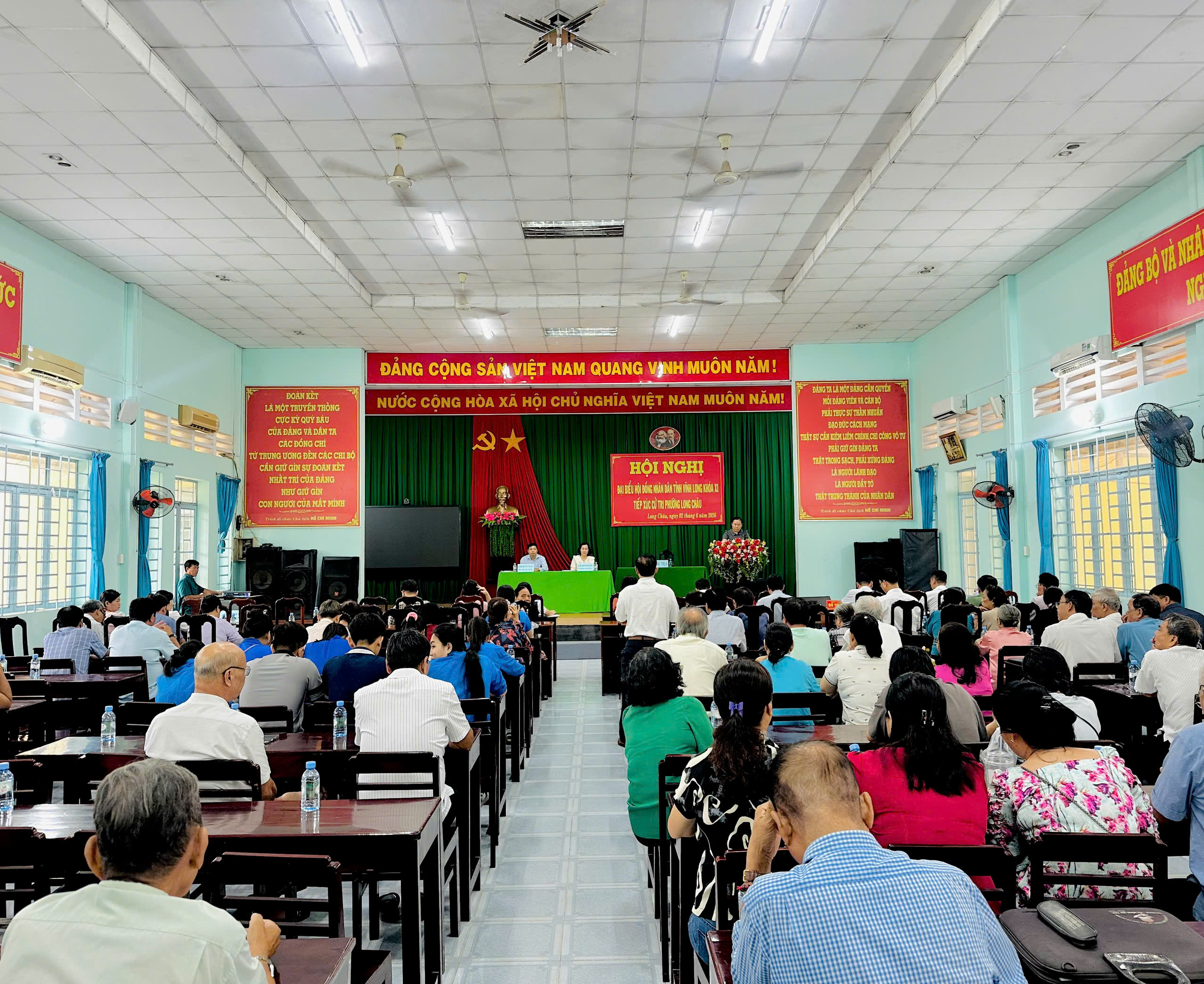 Đại biểu HĐND tỉnh Vĩnh Long tiếp xúc cử tri phường Long Châu sau kỳ họp giữa năm 2026